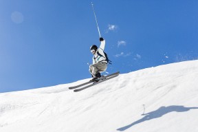 xingkong.com-球迷抗议VAR：科技真的让足球变味了吗？，科技发展对足球比赛的影响有哪些