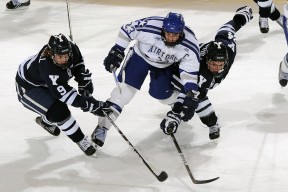 星空体育官网首页-乔·莫伊：凭借强大的力量和技巧，成为全黑队前锋线的关键人物